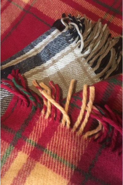 Пледи шерстяні