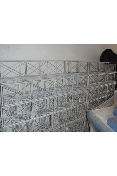 Фермовий конструктив під банер