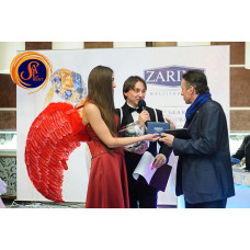 Крила великі червоні