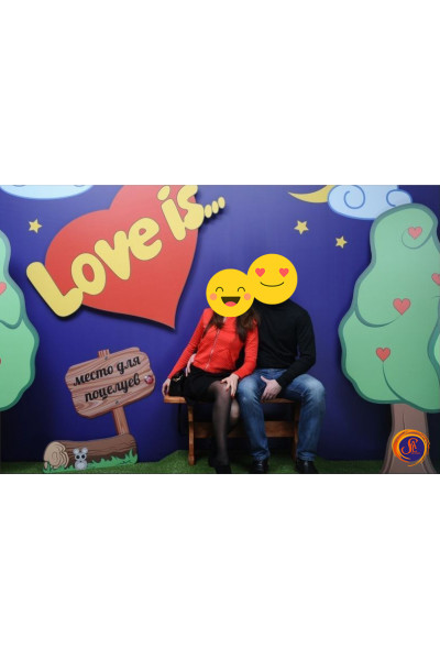 Фотозона Love is