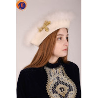 Треуголка женская