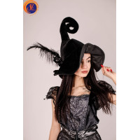 Шляпа ведьмы с пером