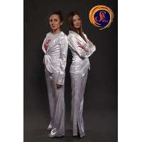 Хостес: білий костюм