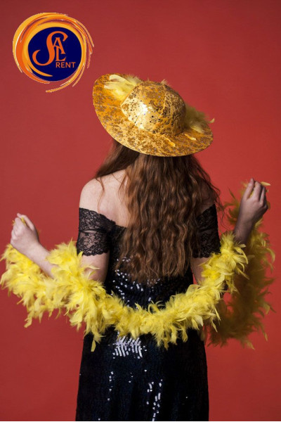 Шляпа з золотими узорами