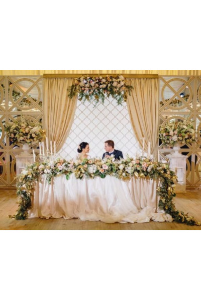 Задник для молодих