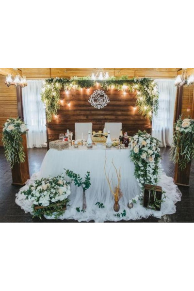 Задник для молодих