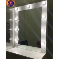 Стіл для візажу