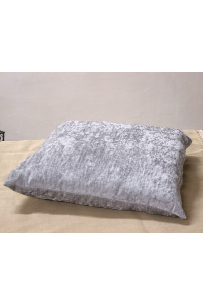 Подушка сіра велюрова