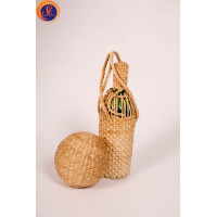 Пляшка в плетеному чохлі