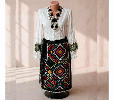 Костюми та реквізит